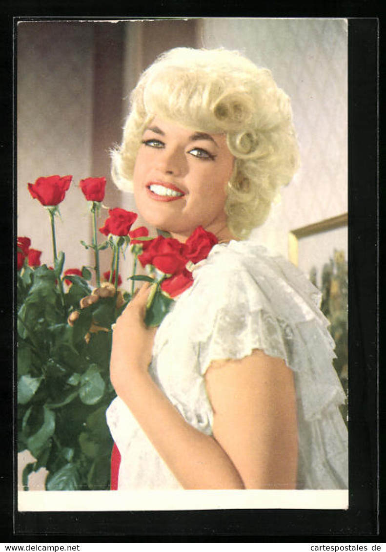 AK Jayne Mansfield, Die Schauspielerin In Heimweh Nach St. Pauli Mit Roten Rosen  - Schauspieler