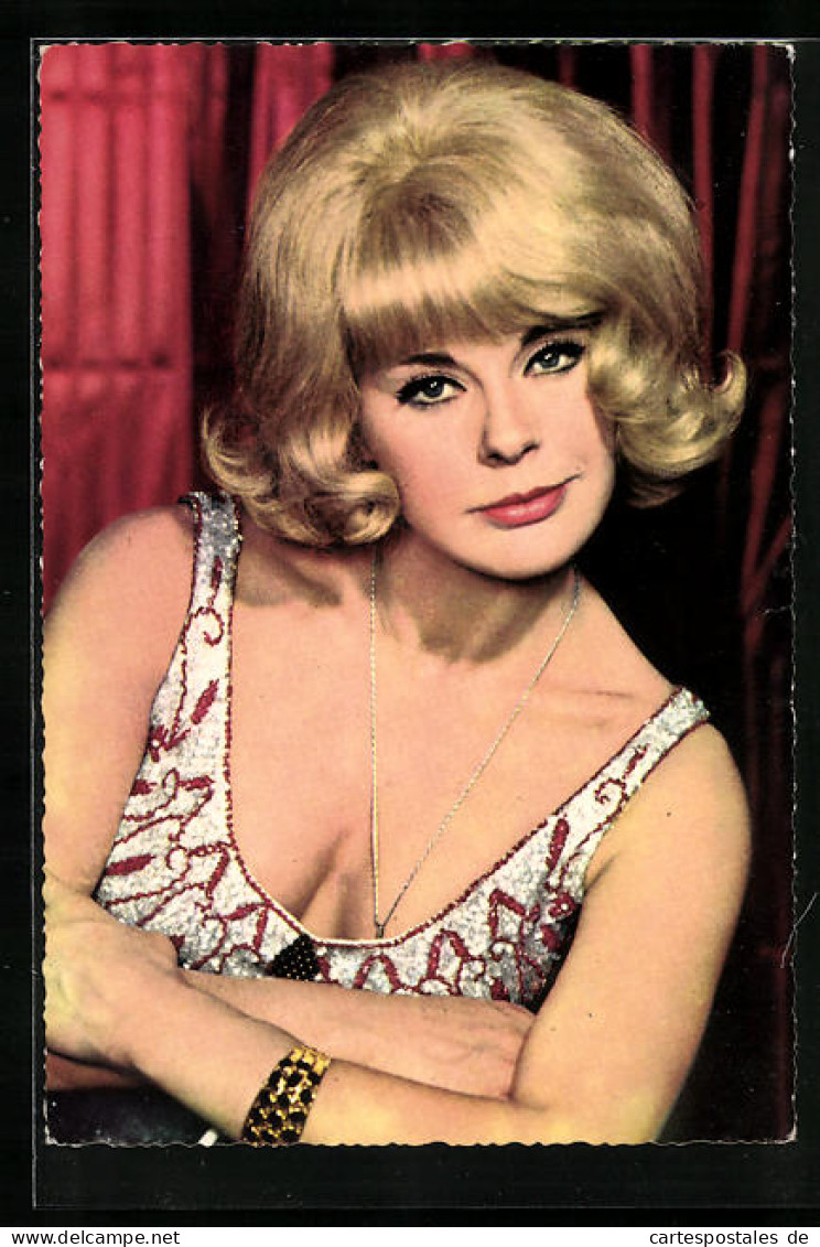 AK Elke Sommer, Portrait Der Jungen Schauspielerin Im Festlichen Abendkleid  - Actors