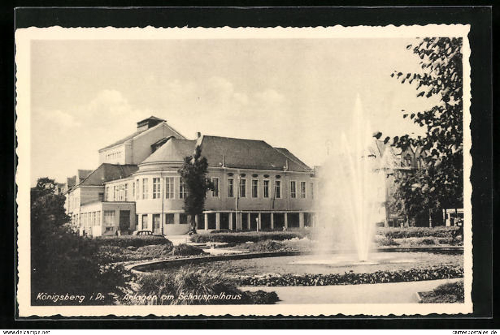 AK Königsberg I. Pr., Anlagen Am Schauspielhaus, Das Wasserspiel Davor  - Ostpreussen