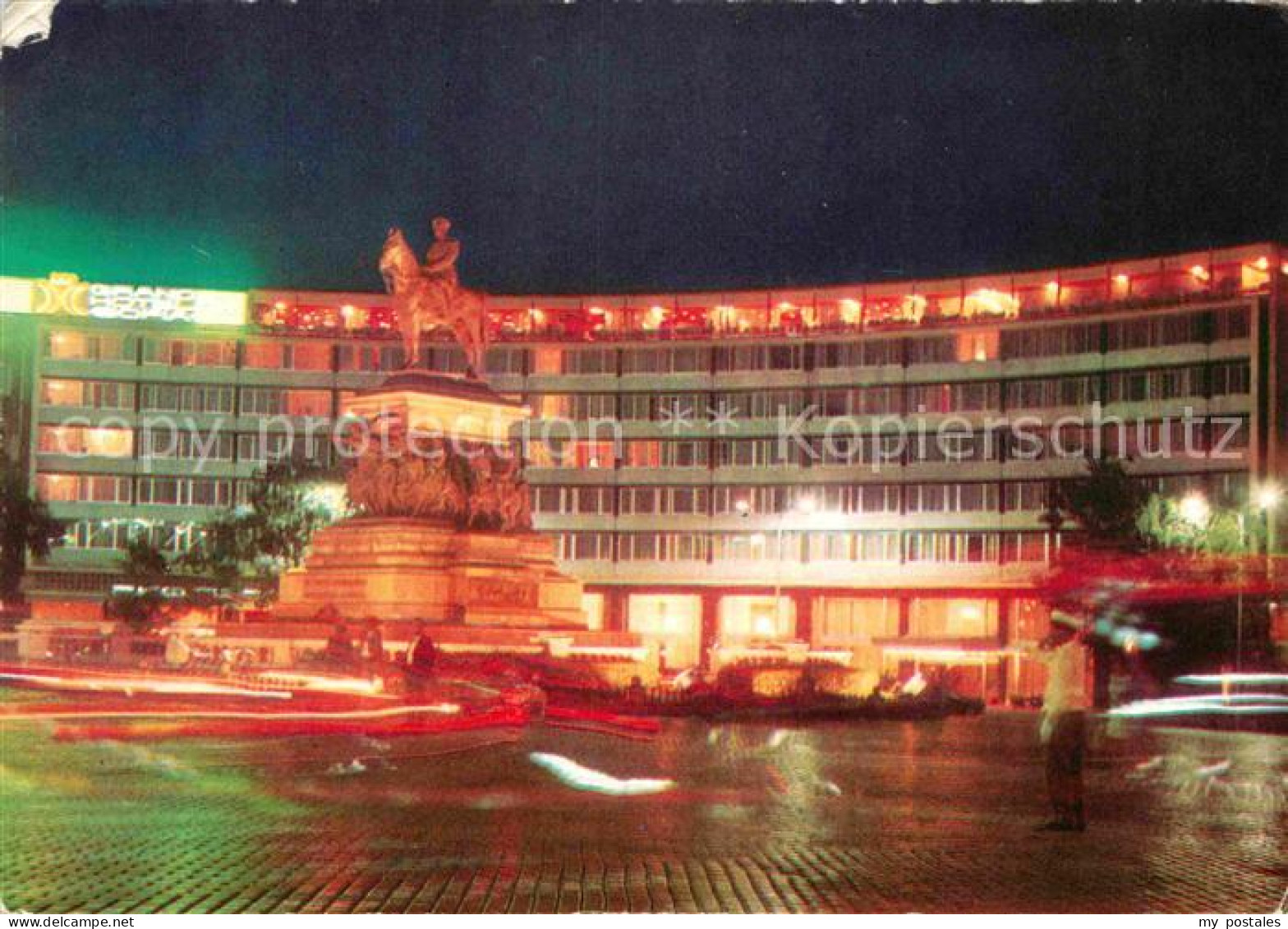 72750652 Sofia Sophia Denkmal Der Brueder Befreier Und Grand-Hotel-Sofia Bei Nac - Bulgaria