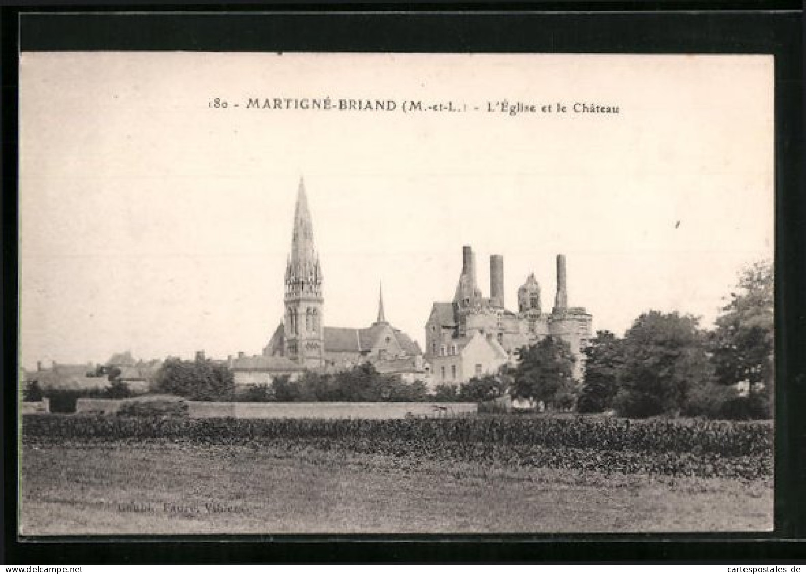 CPA Martigne-Briand, L`Eglise Et Le Chateau  - Other & Unclassified