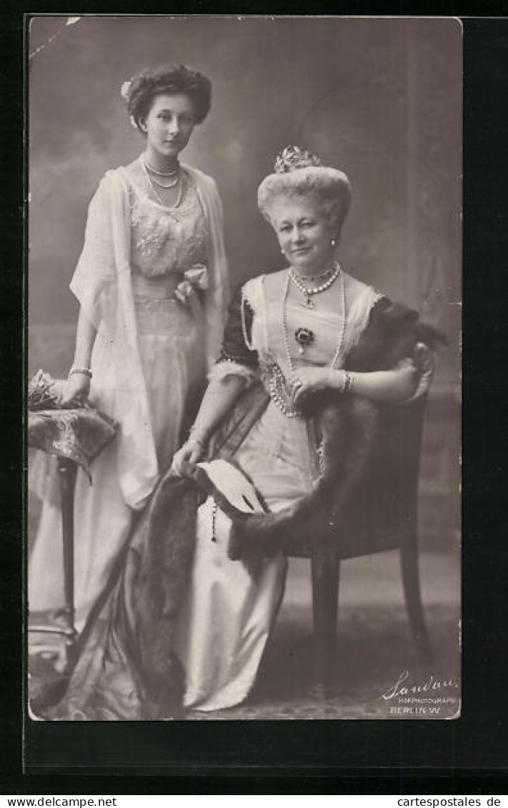 AK Kaiserin Auguste Victoria Königin Von Preussen, Sitzend Mit Prinzessin  - Familles Royales