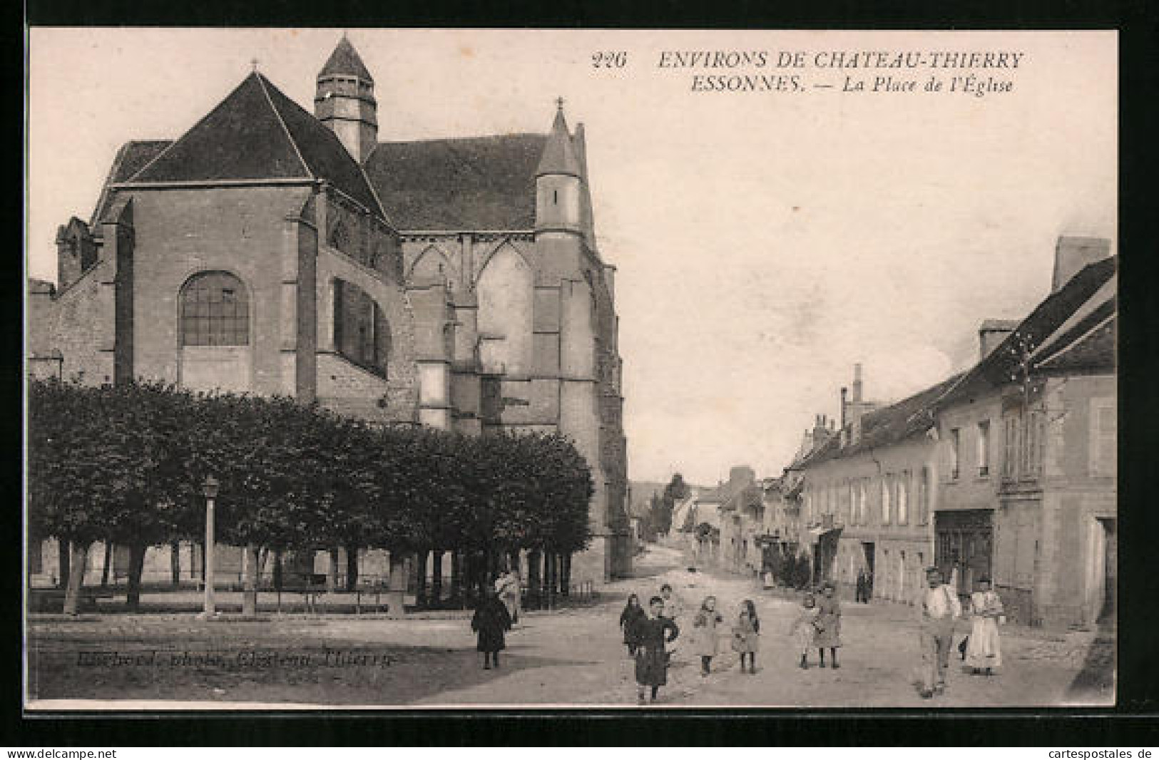 CPA Essonnes, La Place De L'Église  - Sonstige & Ohne Zuordnung