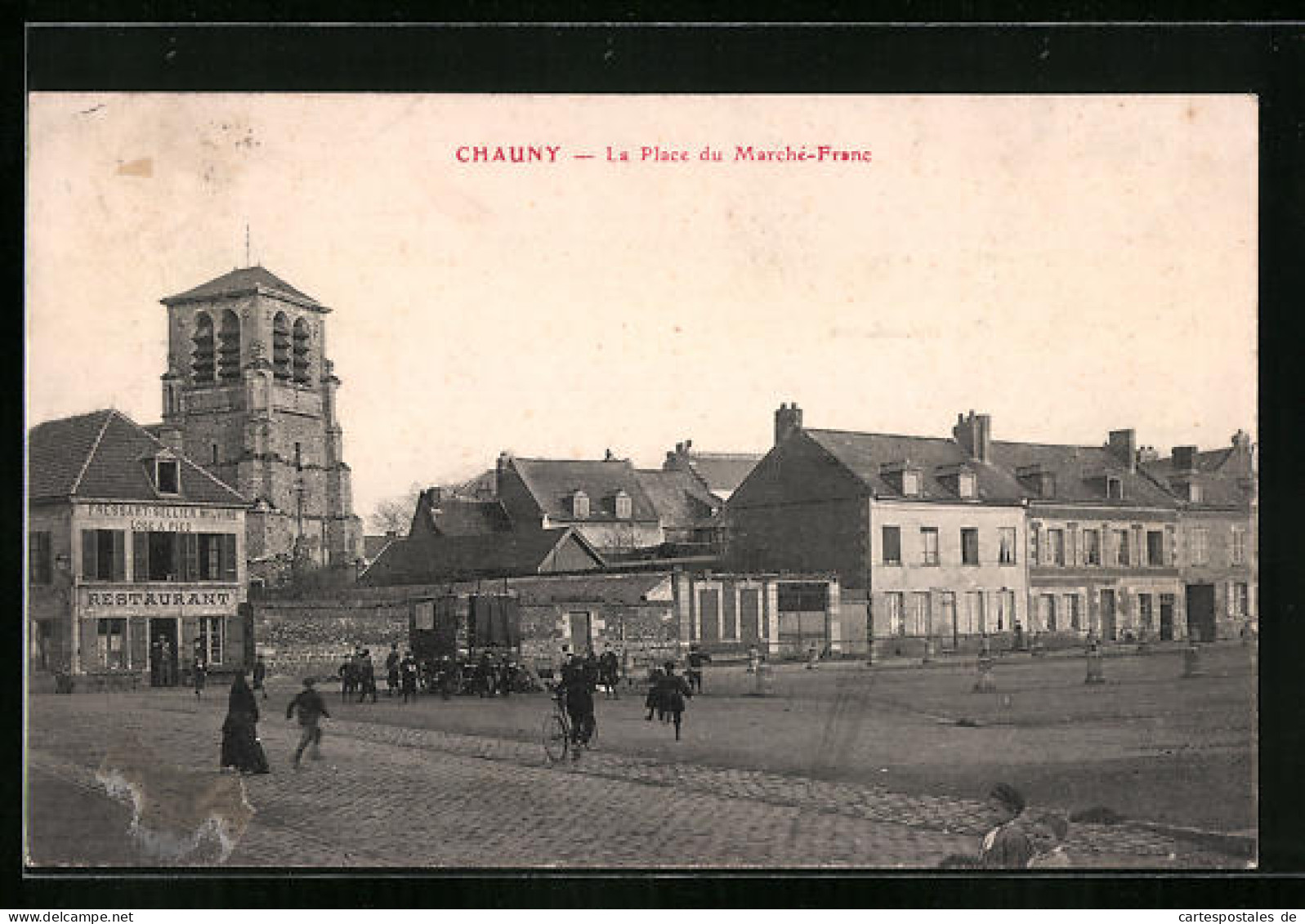 CPA Chauny, La Place Du Marché-Franc  - Chauny