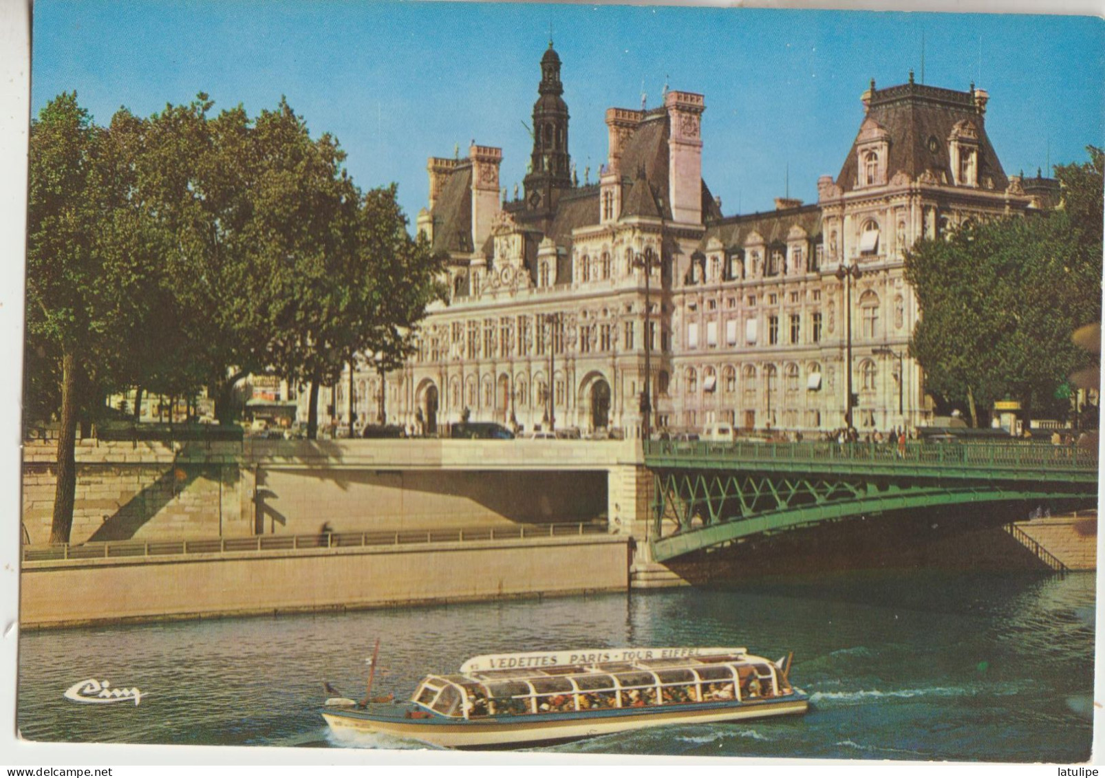 Paris 75 Carte Non Circulée 'Hotel De Ville Et Vedettes Paris  Tour Eiffel Sur La Seine - Autres Monuments, édifices