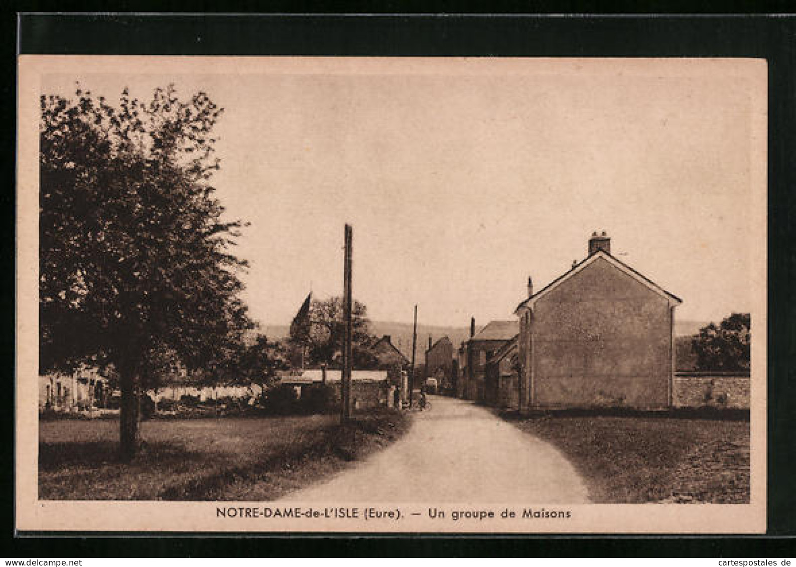 CPA Notre-Dame-de-L'Isle, Un Groupe De Maisons  - Other & Unclassified