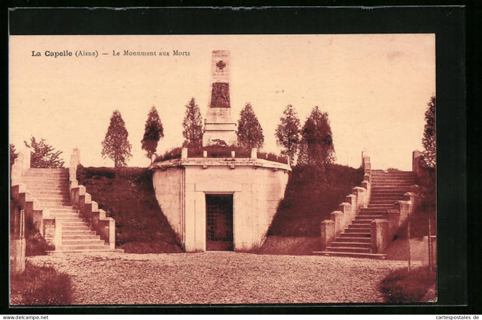 CPA La Capelle, Le Monument Aux Morts  - Sonstige & Ohne Zuordnung