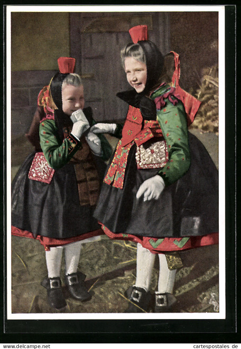 AK Zwei Kleine Hochzeitsgäste In Schwälmer Tracht  - Costumes