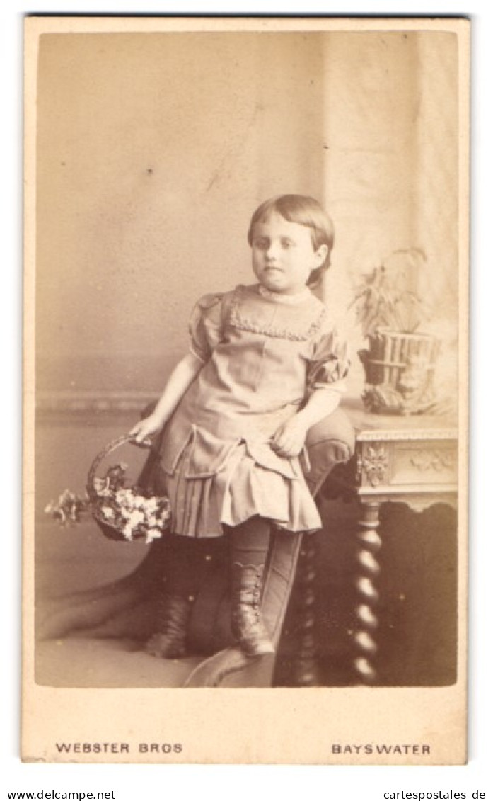 Photo Webster Bros, Bayswater, 4, Porchester Road, Hübsch Gekleidetes Kind Mit Blumenkorb  - Anonymous Persons