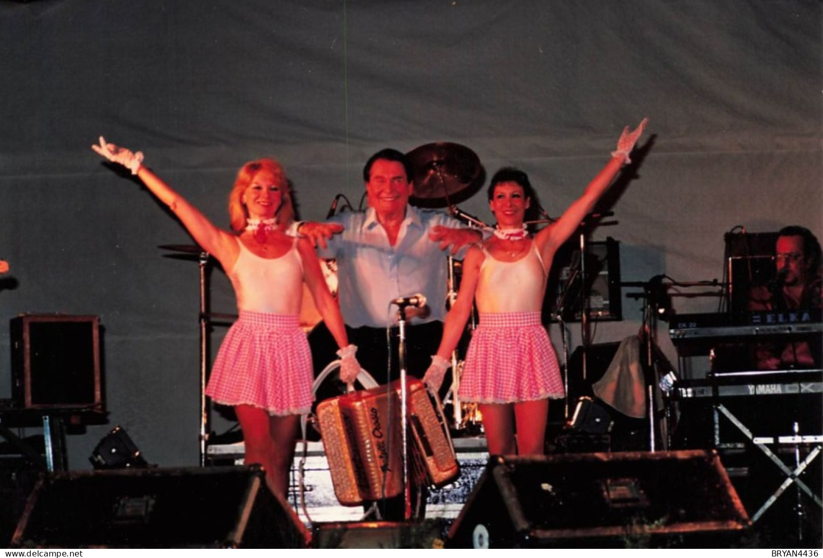 André  VERCHUREN - ACCORDEONISTE - ACCORDEON - DANSEUSES -CHORISTES -PHOTO (13x19cm) - Dos Vierge - Famous People