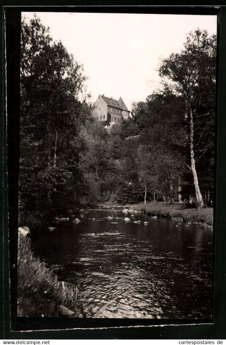 Fotografie Brück & Sohn Meissen, Ansicht Oberreinsberg I. Sa., Flusspartie Mit Blick Zum Schloss Reinsberg  - Places