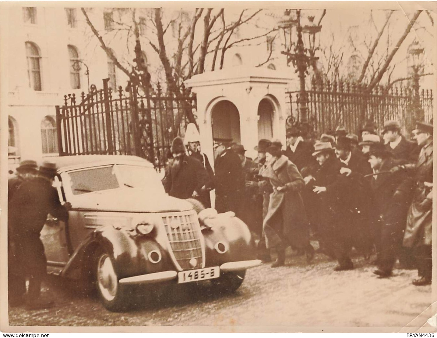 ROUMANIE  - FORMATIO NOUVEAU MINISTERE ROUMAIN - MIRON ORISTEA - FOULE CURIEUSE à BUCAREST - PHOTO ANCIENNE(13x17cm) - Romania