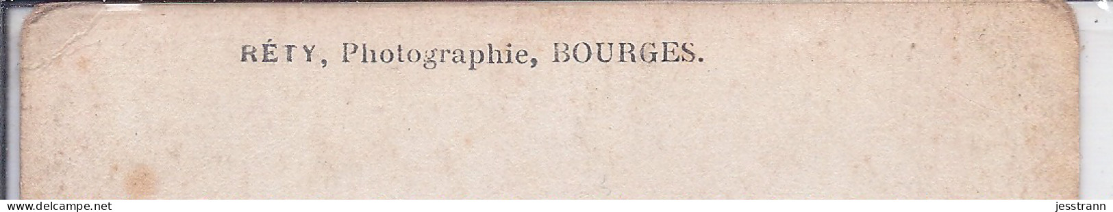 BOURGES- CARTE-PHOTO- UNE EQUIPE DE VALEUREUX SOLDATS CHEZ LE PHOTOGRAPHE RETY A BOURGES - Bourges