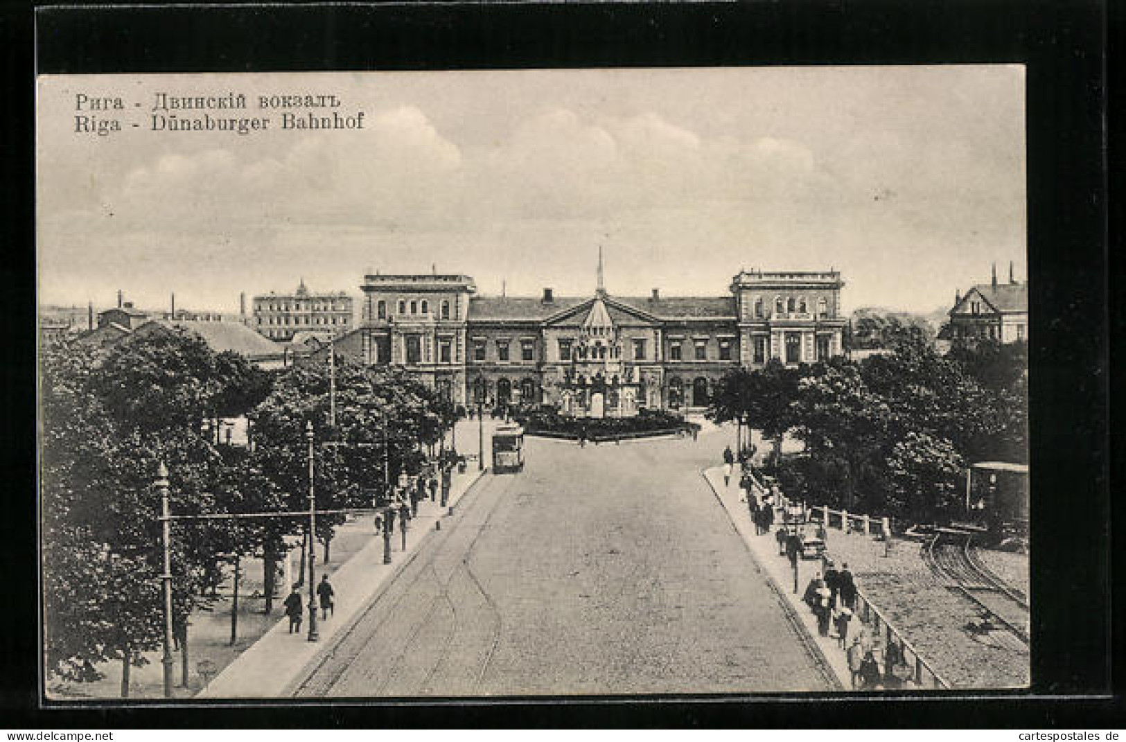 AK Riga, Dünaburger Bahnhof Mit Vorplatz Und Strassenbahn  - Tramways