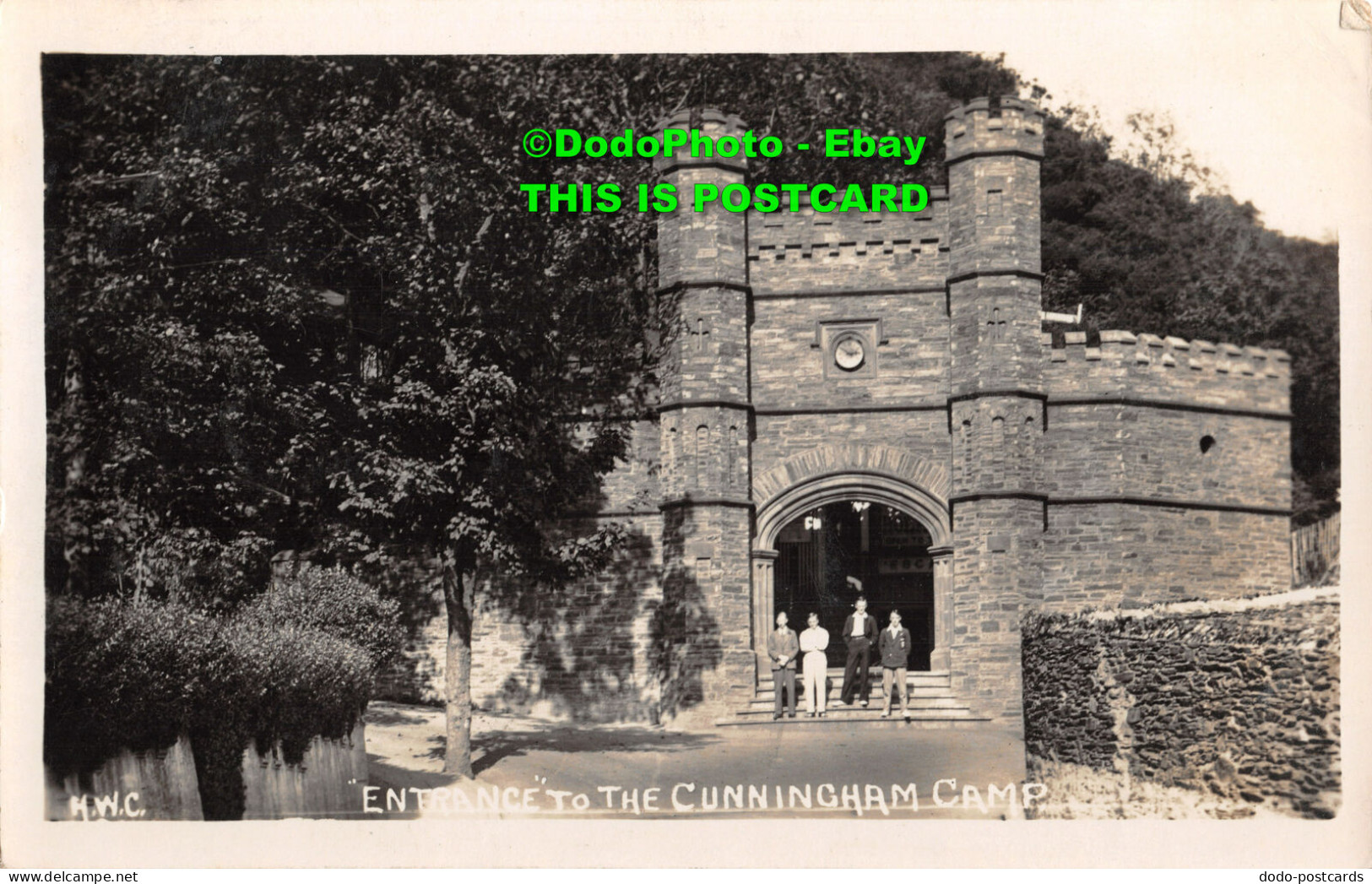 R414502 Entrance To The Cunningha Camp. 1931 - Monde