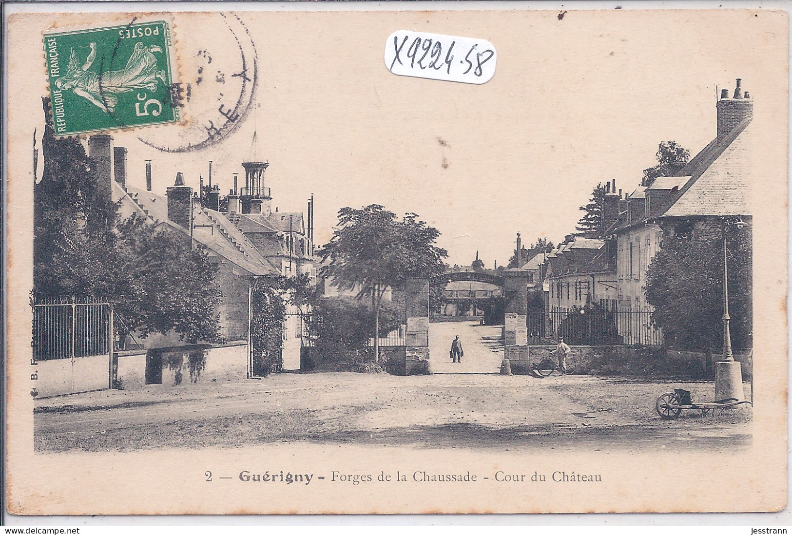 GUERIGNY- FORGES DE LA CHAUSSADE- COUR DU CHATEAU - Guerigny