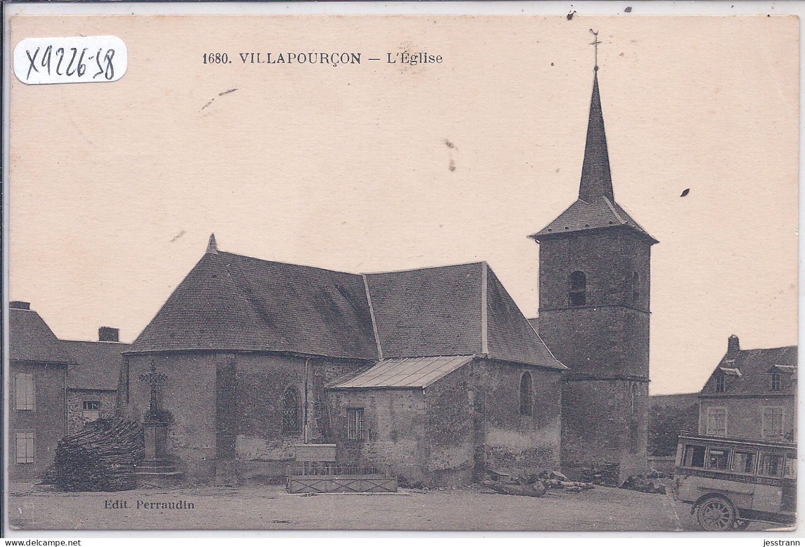 VILLAPOURCON- L EGLISE- L AUTOBUS - Other & Unclassified