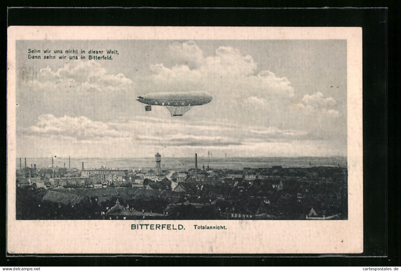 AK Bitterfeld, Totalansicht Mit Luftschiff, Zeppelin  - Zeppeline