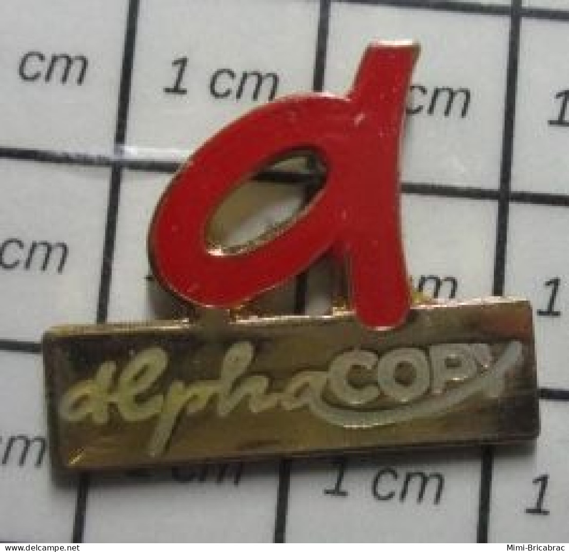 1818B Pin's Pins / Beau Et Rare / MARQUES / LETTRE A ROUGE ALPHACOPY - Trademarks