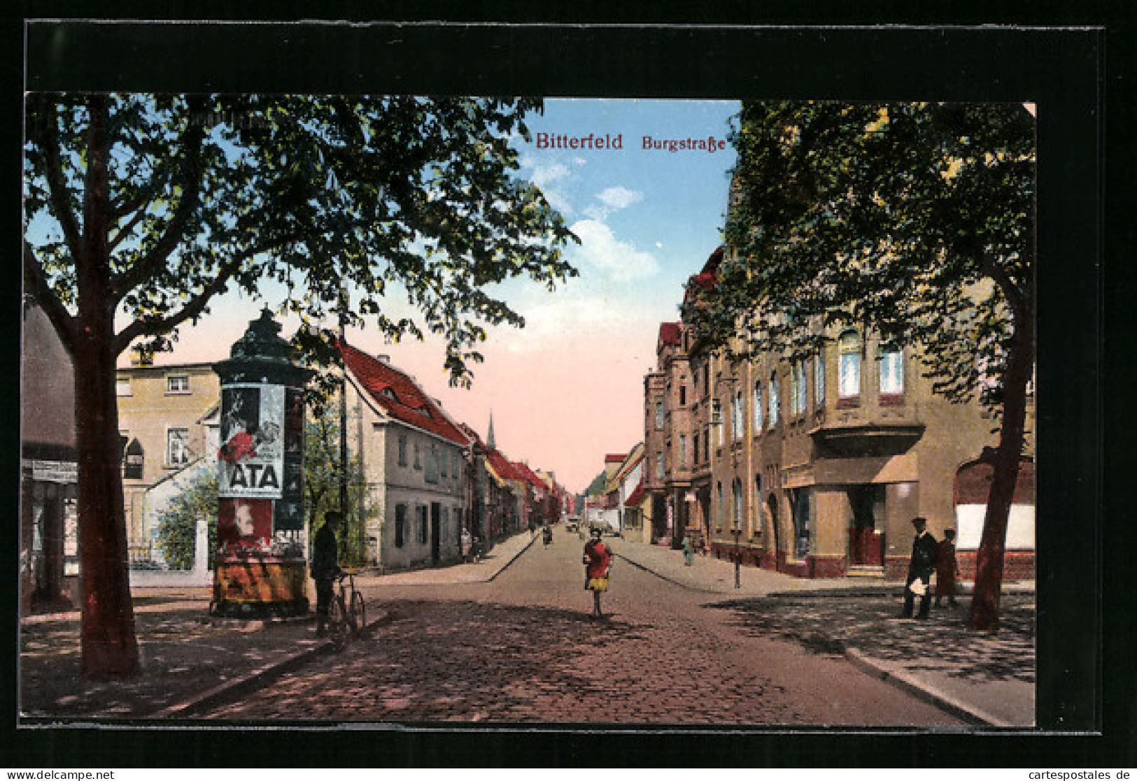 AK Bitterfeld, Burgstrasse Mit Litfasssäule  - Bitterfeld