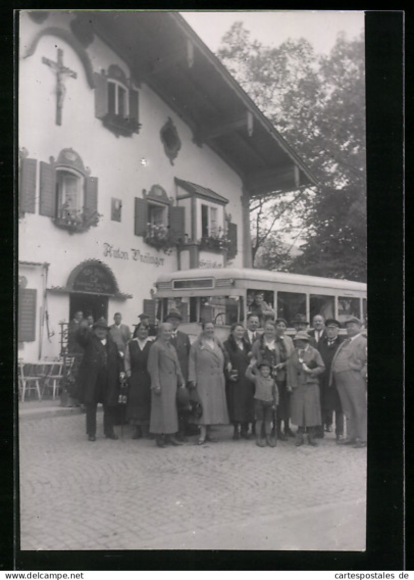 Foto-AK Oberammergau, Reisegesellschaft Vorm Hotel Alte Post 1933  - Oberammergau