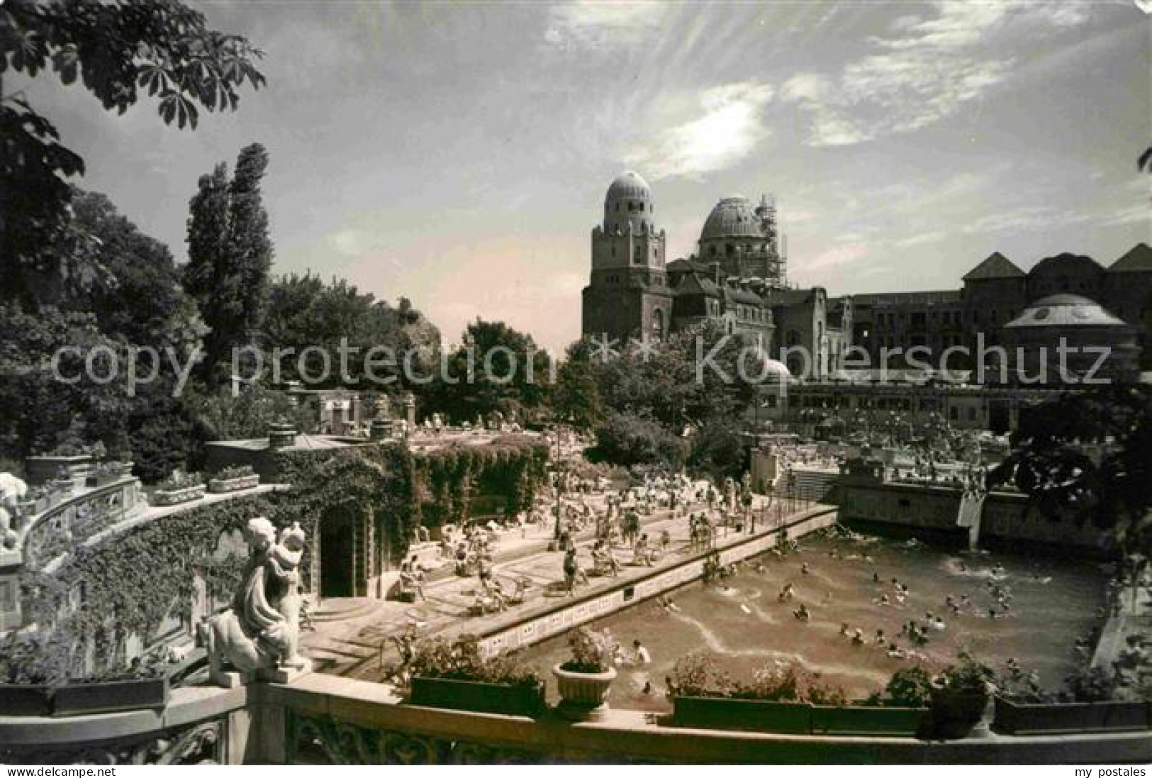 72742879 Budapest Swimmingpool With Artificial Waves In The Gellert Bath Budapes - Ungarn