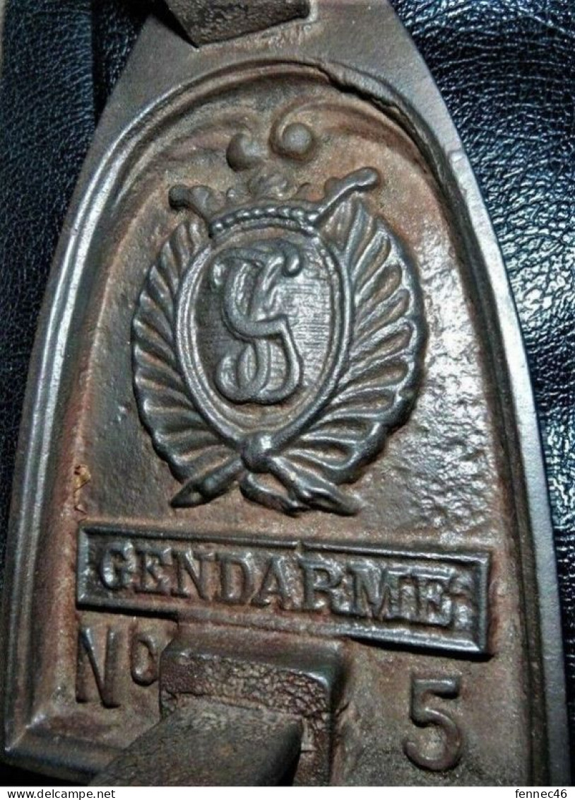 * Ancien  Fer  à Repasser, à Chauffer - Inscription : GENDARME N°5 - Other & Unclassified