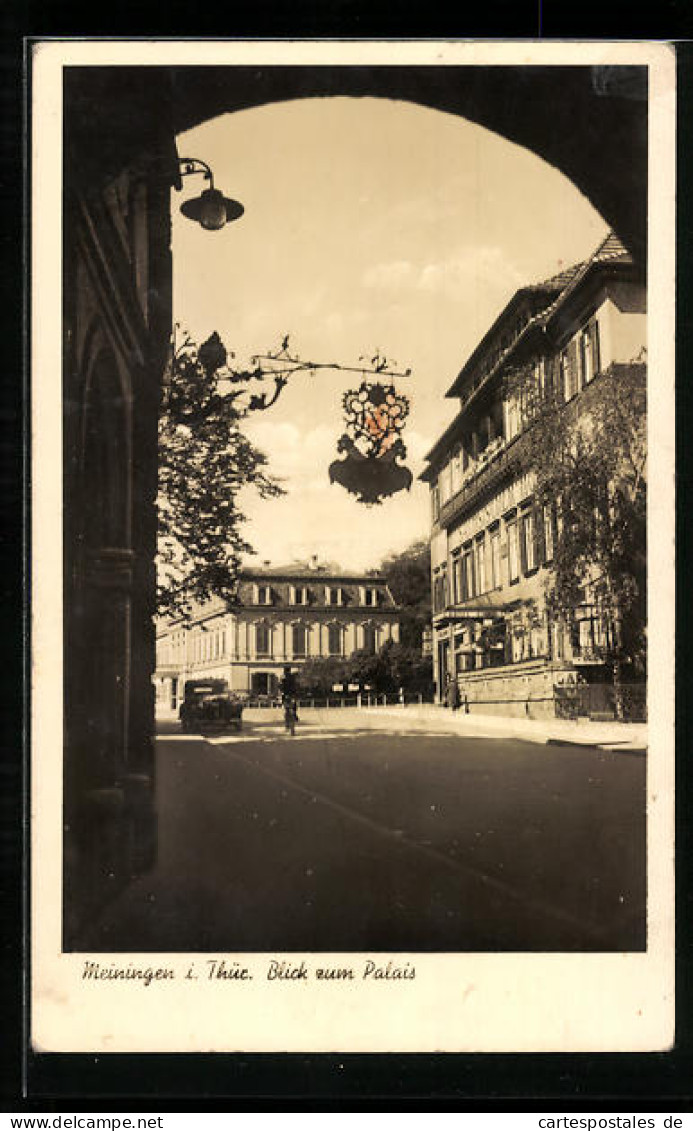 AK Meiningen /Th., Strassenpartie Mit Palais  - Meiningen