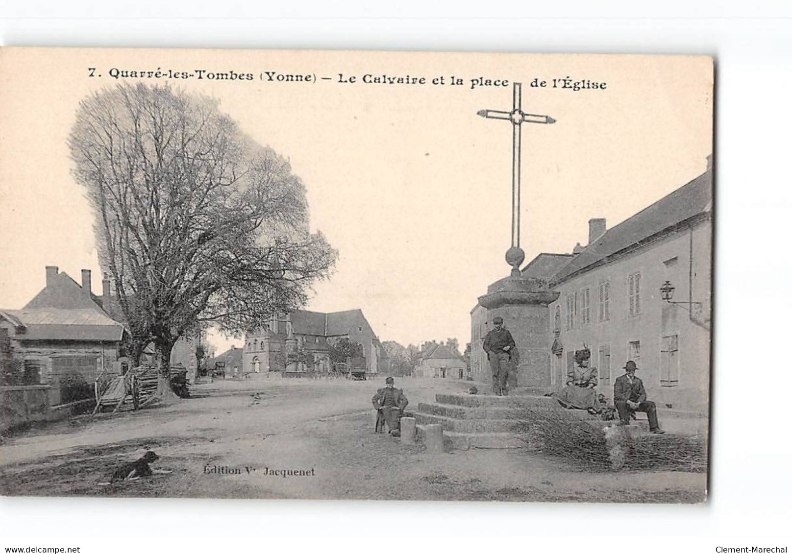 QUARRE LES TOMBES - Le Calvaire Et La Place De L'Eglise - Très Bon état - Quarre Les Tombes