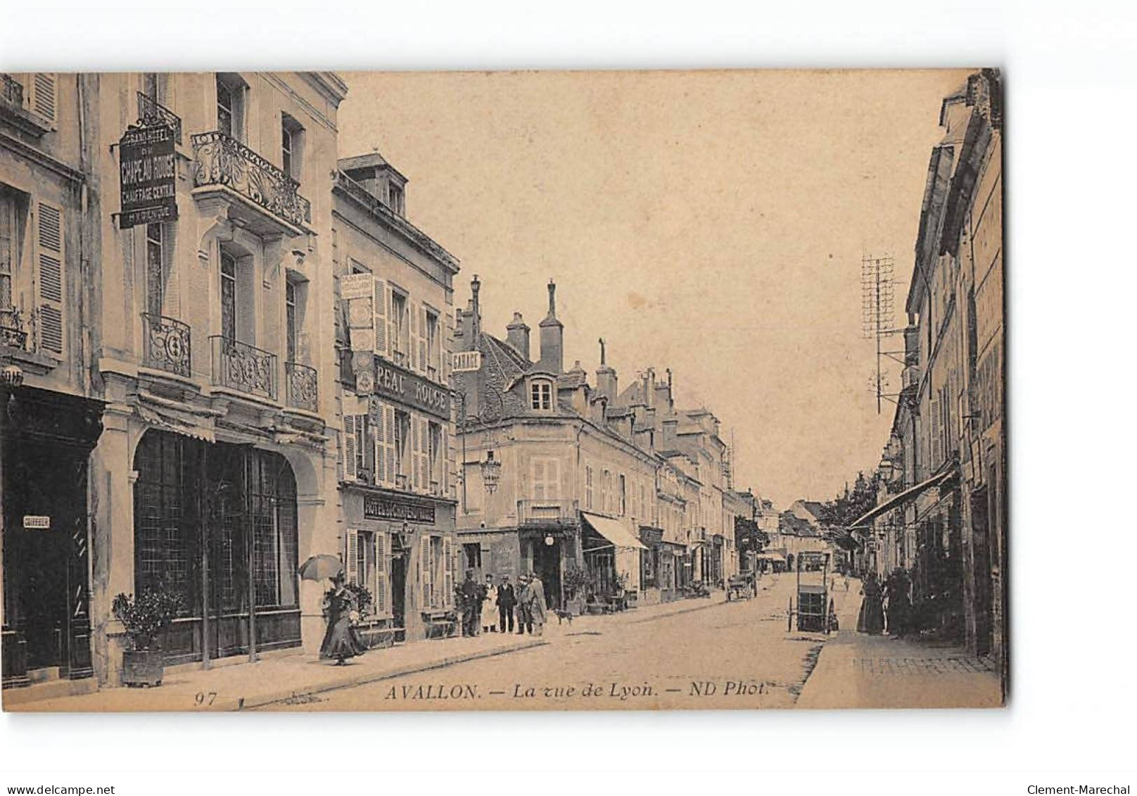 AVALLON - La Rue De Lyon - Très Bon état - Avallon