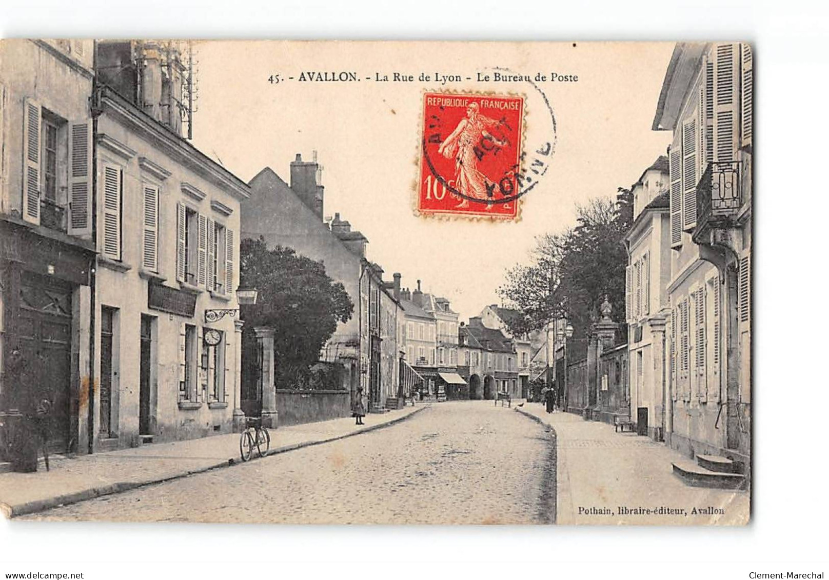 AVALLON - La Rue De Lyon - Le Bureau De Poste - état - Avallon