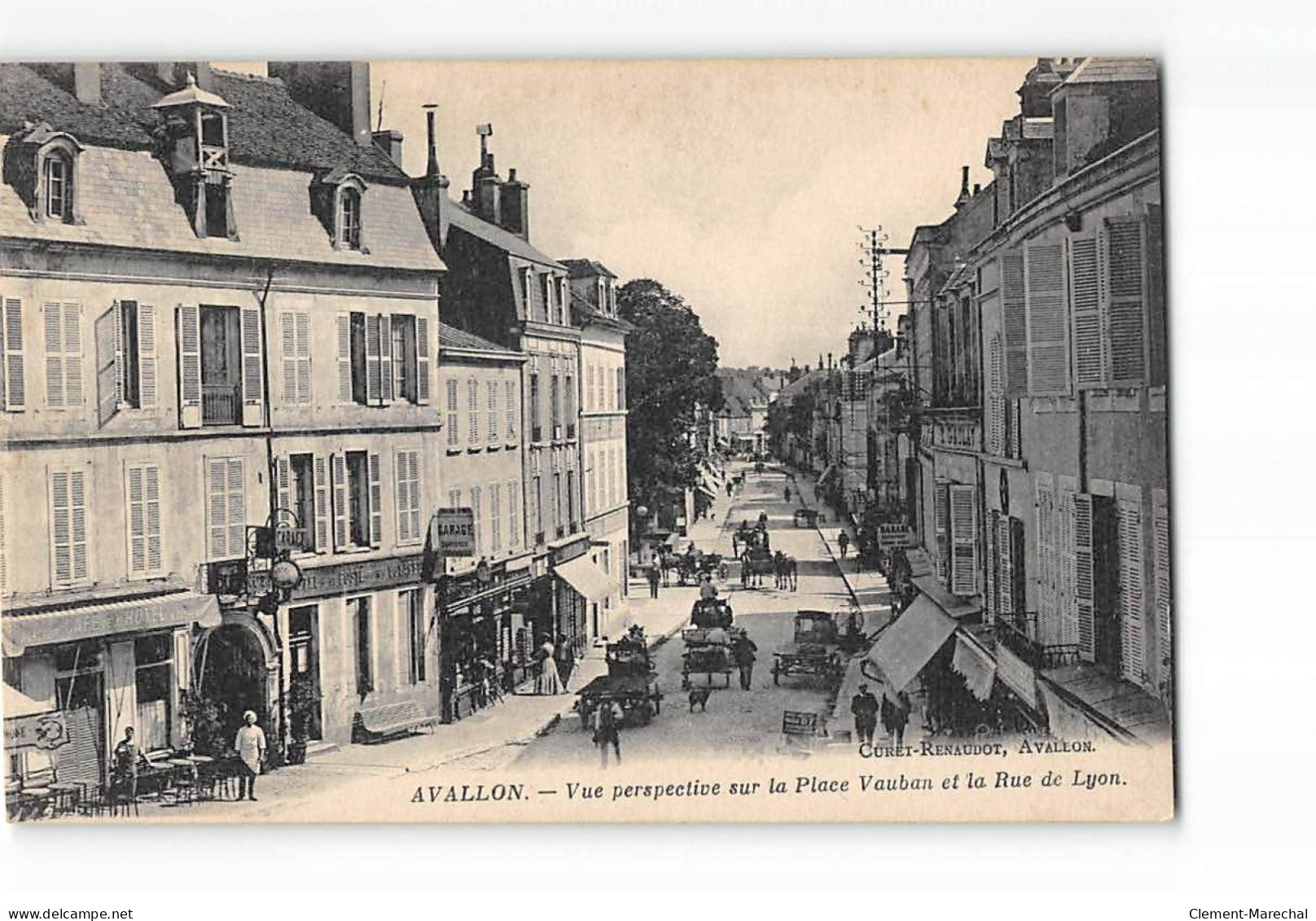 AVALLON - Vue Perspective Sur La Place Vauban Et La Rue De Lyon - Très Bon état - Avallon