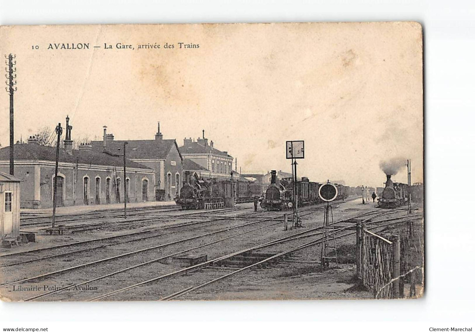 AVALLON - La Gare - Arrivée Des Trains - état - Avallon