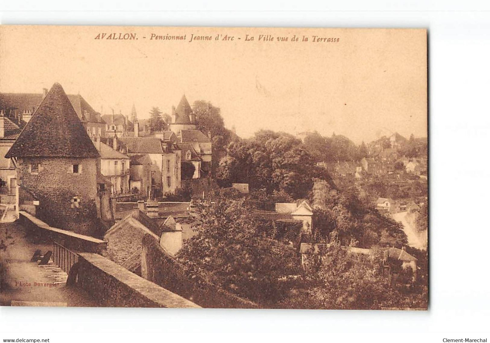 AVALLON - Pensionnat Jeanne D'Arc - La Ville Vue De La Terrasse - Très Bon état - Avallon