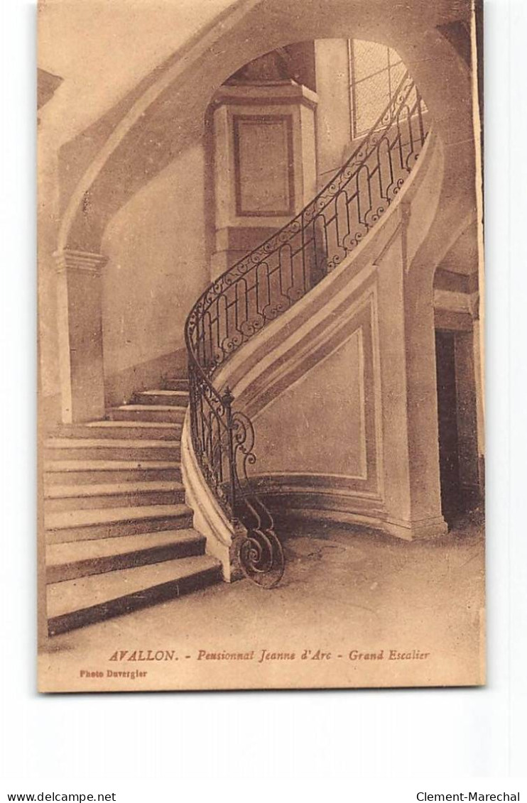 AVALLON - Pensionnat Jeanne D'Arc - Grand Escalier - Très Bon état - Avallon