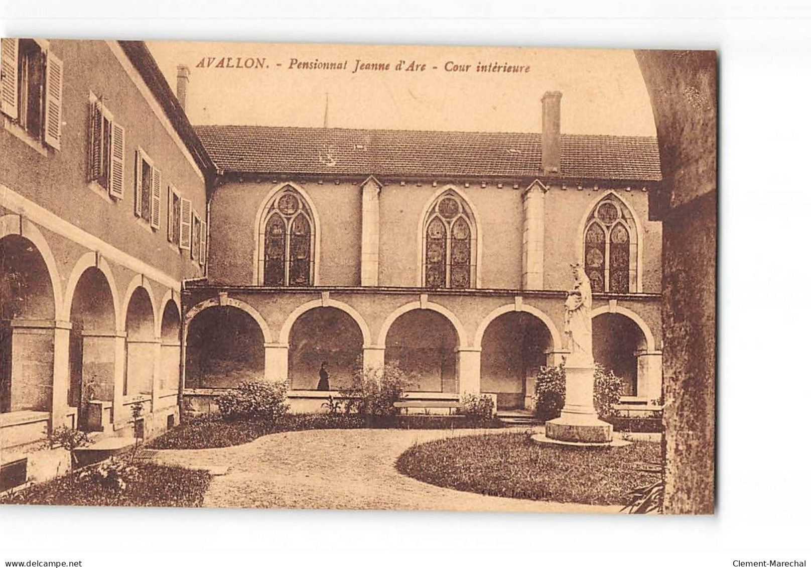 AVALLON - Pensionnat Jeanne D'Arc - Cour Intérieure - Très Bon état - Avallon