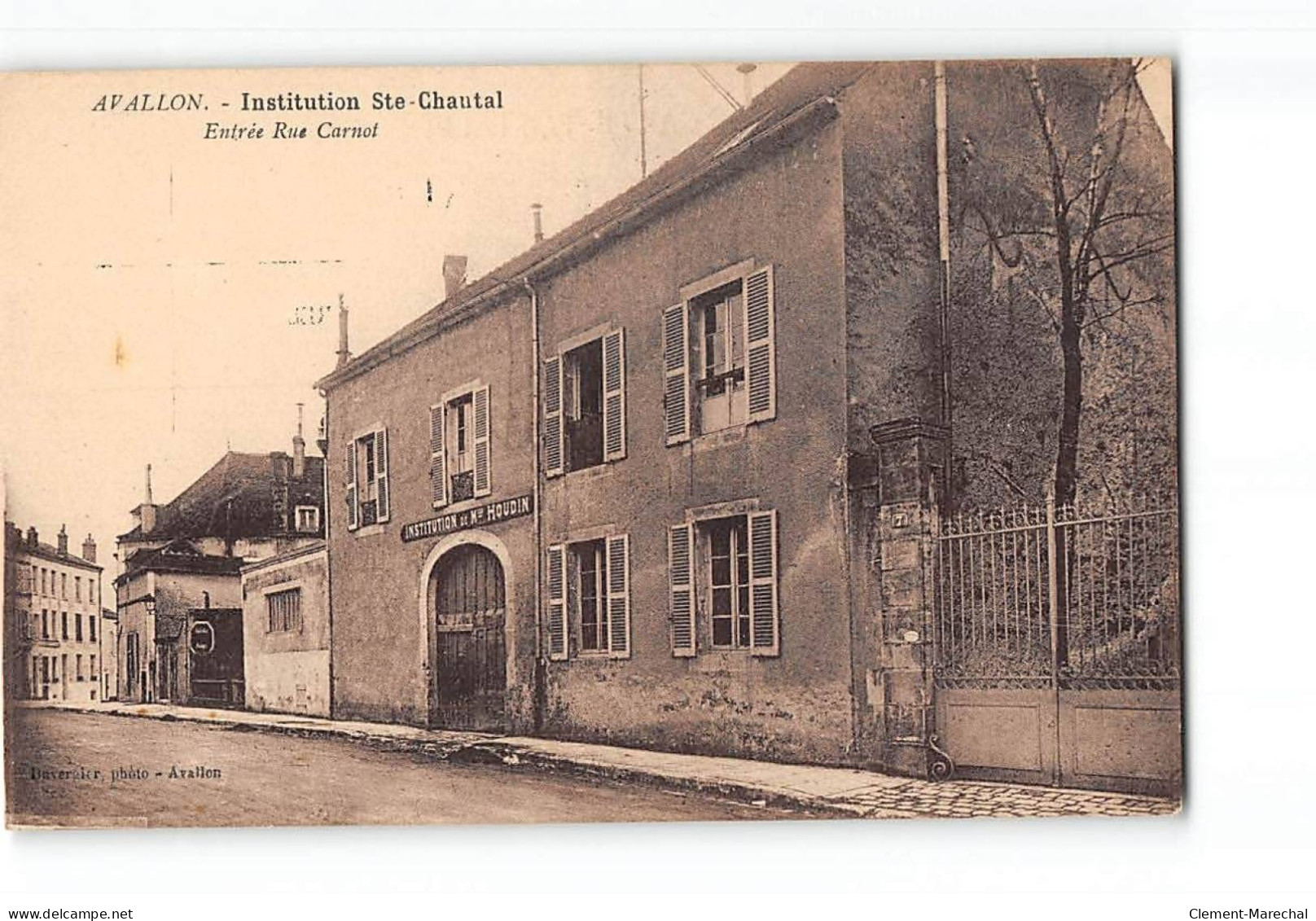 AVALLON - Institution Sainte Chantal - Entrée Rue Carnot - Très Bon état - Avallon