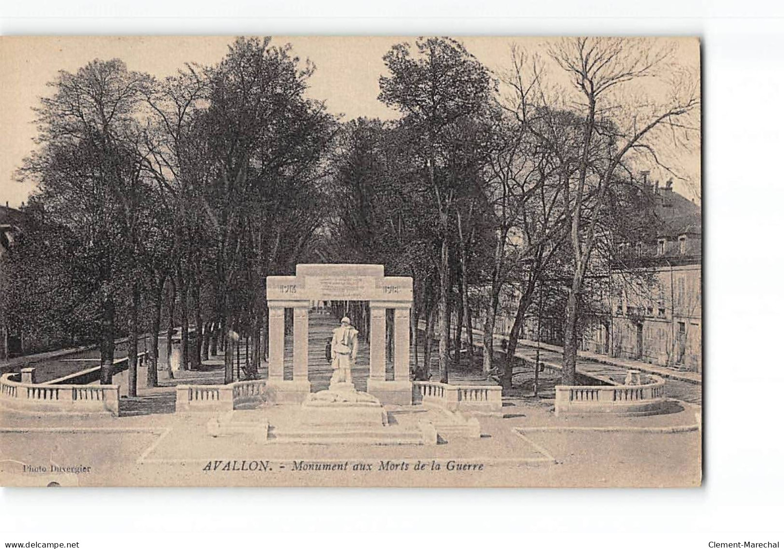 AVALLON - Monument Aux Morts De La Guerre - Très Bon état - Avallon