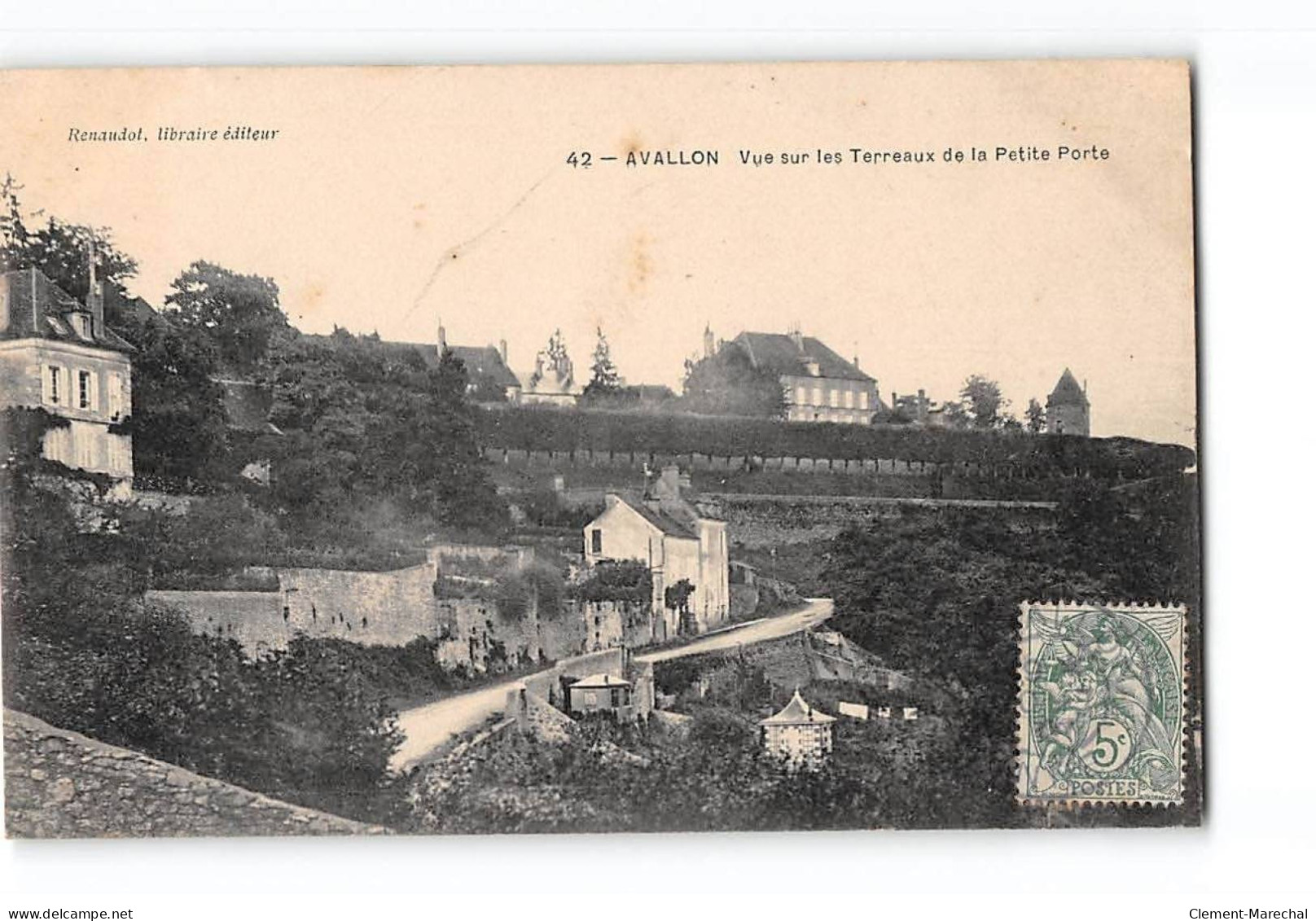 AVALLON - Vue Sur Les Terreaux De La Petite Porte - Très Bon état - Avallon