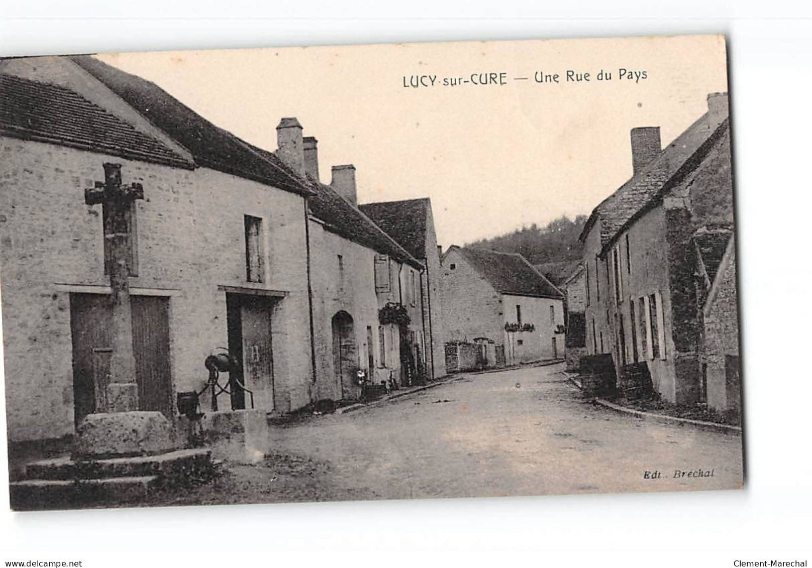 LUCY SUR CURE - Une Rue Du Pays - Très Bon état - Autres & Non Classés