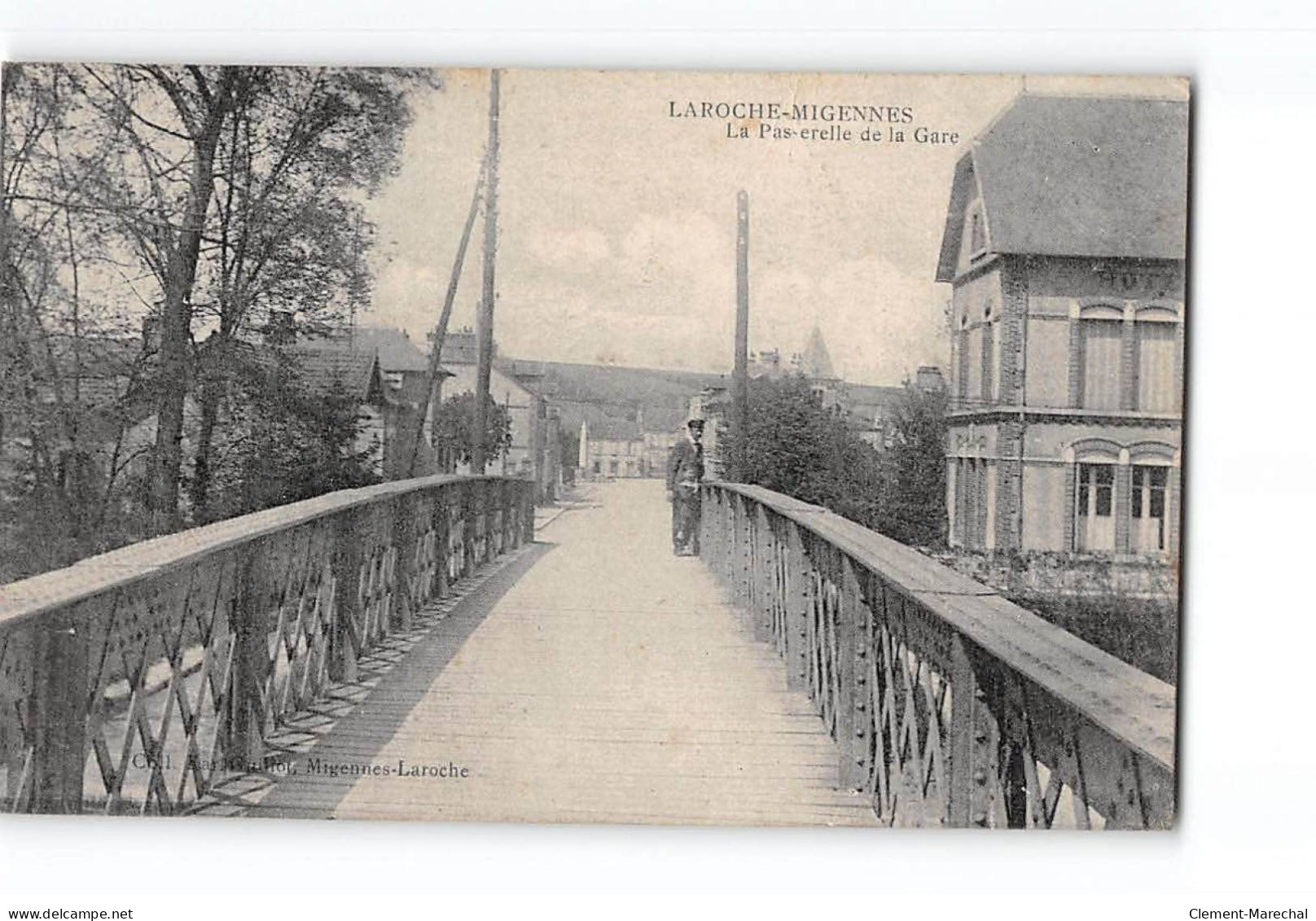 LAROCHE MIGENNES - La Passerelle De La Gare - Très Bon état - Laroche Saint Cydroine