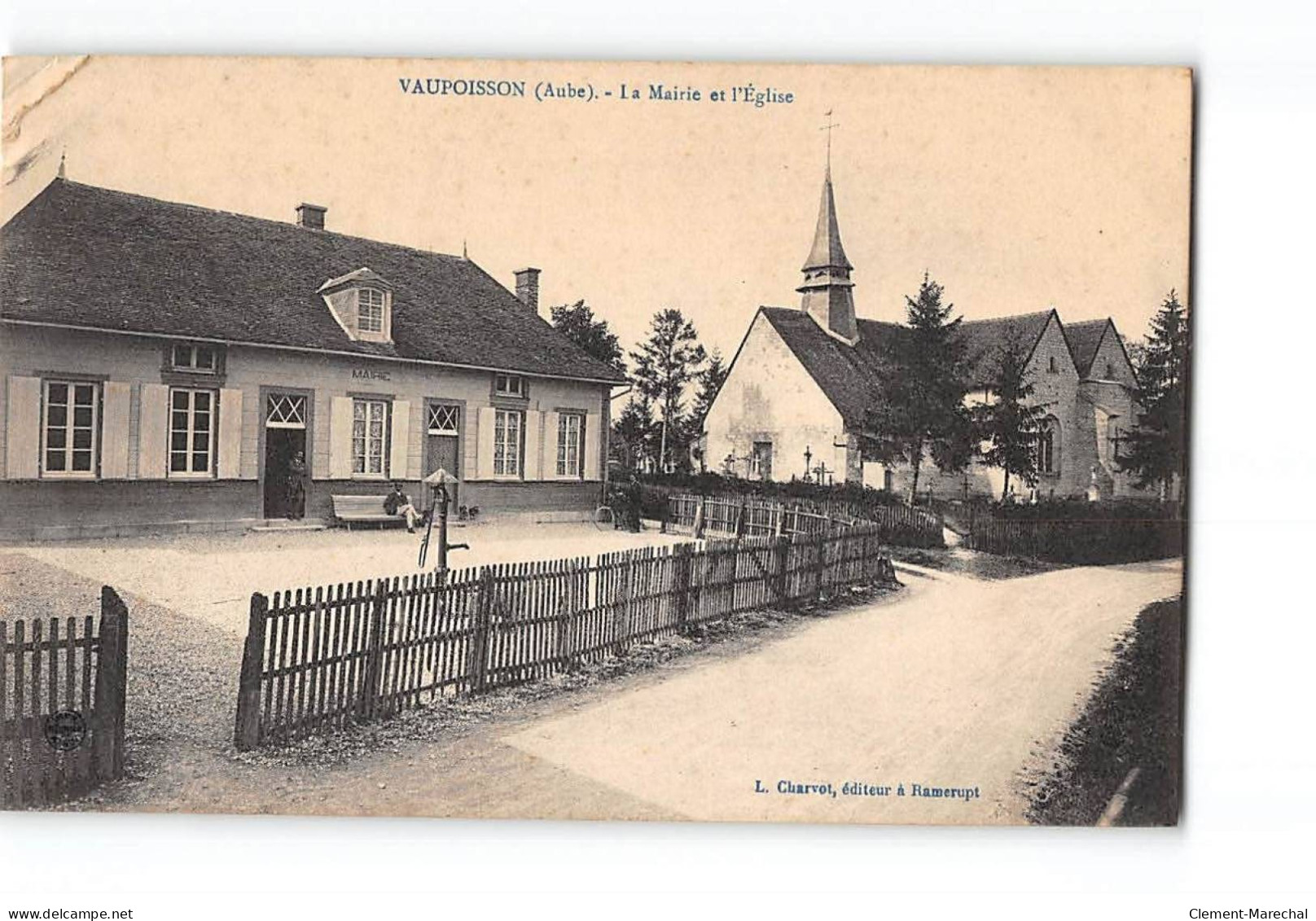 VAUPOISSON - La Mairie Et L'Eglise - état - Other & Unclassified