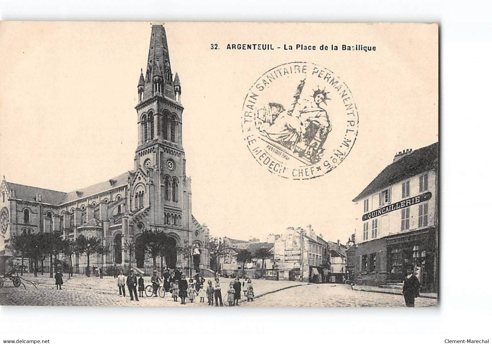 ARGENTEUIL - La Place De La Basilique - Très Bon état - Argenteuil