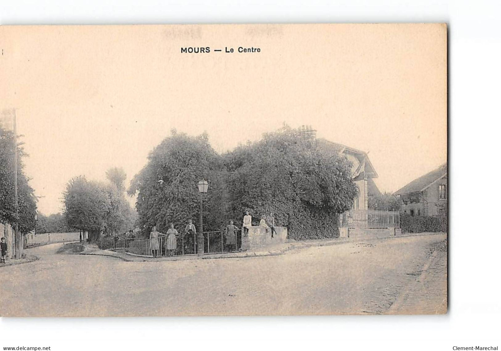 MOURS - Le Centre - Très Bon état - Mours