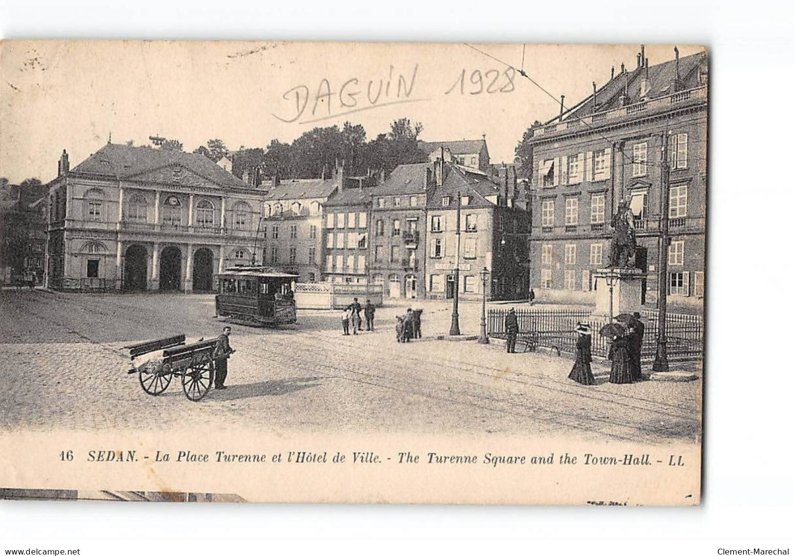 SEDAN - La Place Turenne Et L'Hôtel De Ville - état - Sedan