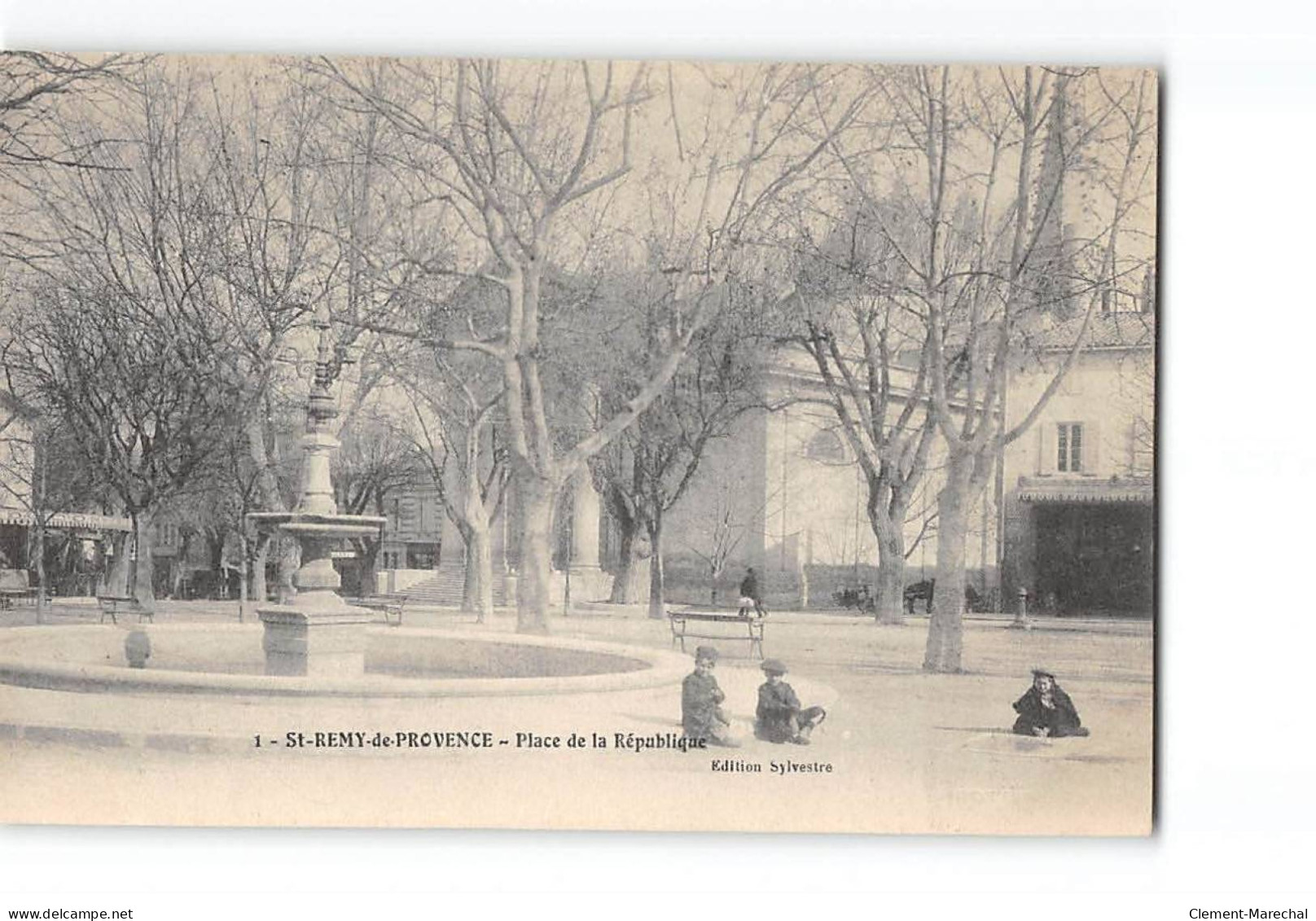 SAINT REMY DE PROVENCE - Place De La République - Très Bon état - Saint-Remy-de-Provence