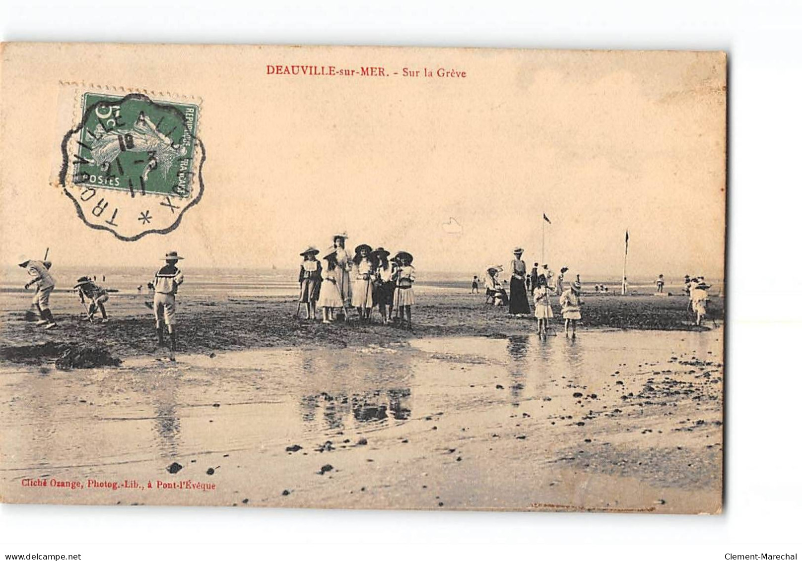 DEAUVILLE SUR MER - Sur La Grève - Très Bon état - Deauville