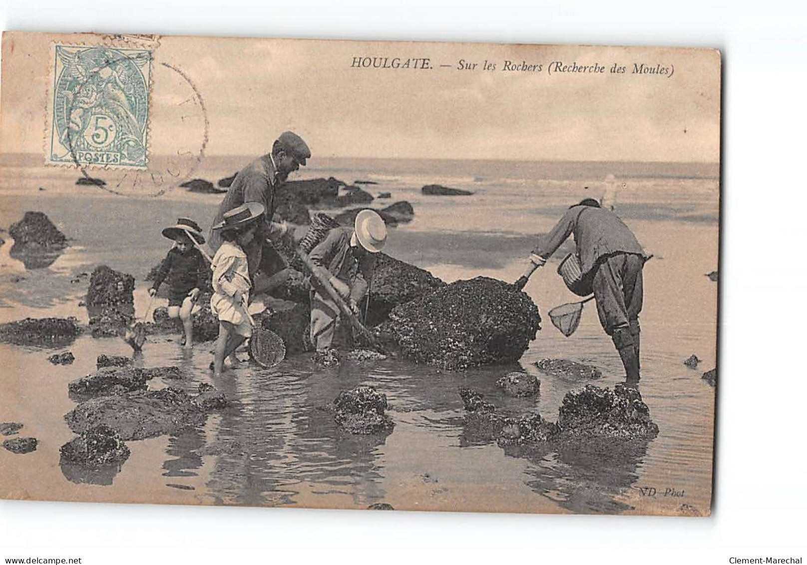 HOULGATE - Sur Les Rochers - Recherche Des Moules - Très Bon état - Houlgate