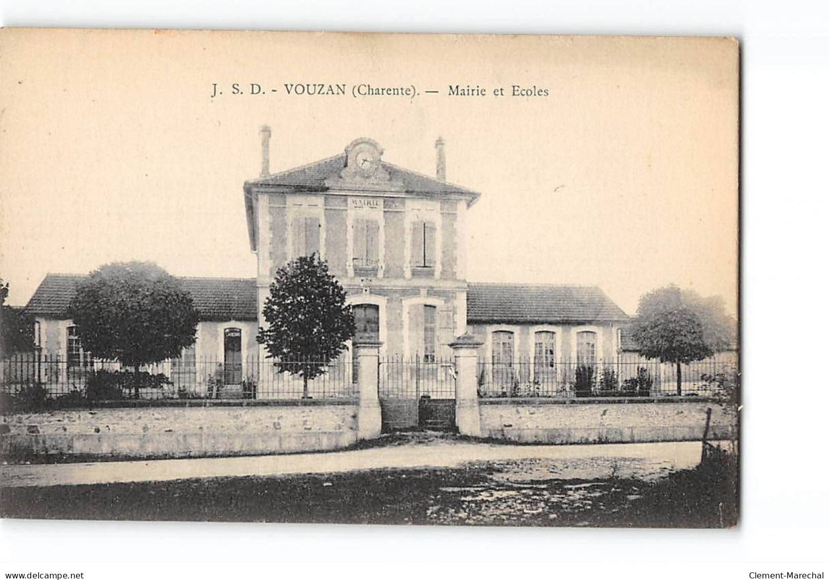 VOUZAN - Mairie Et Ecoles - Très Bon état - Other & Unclassified