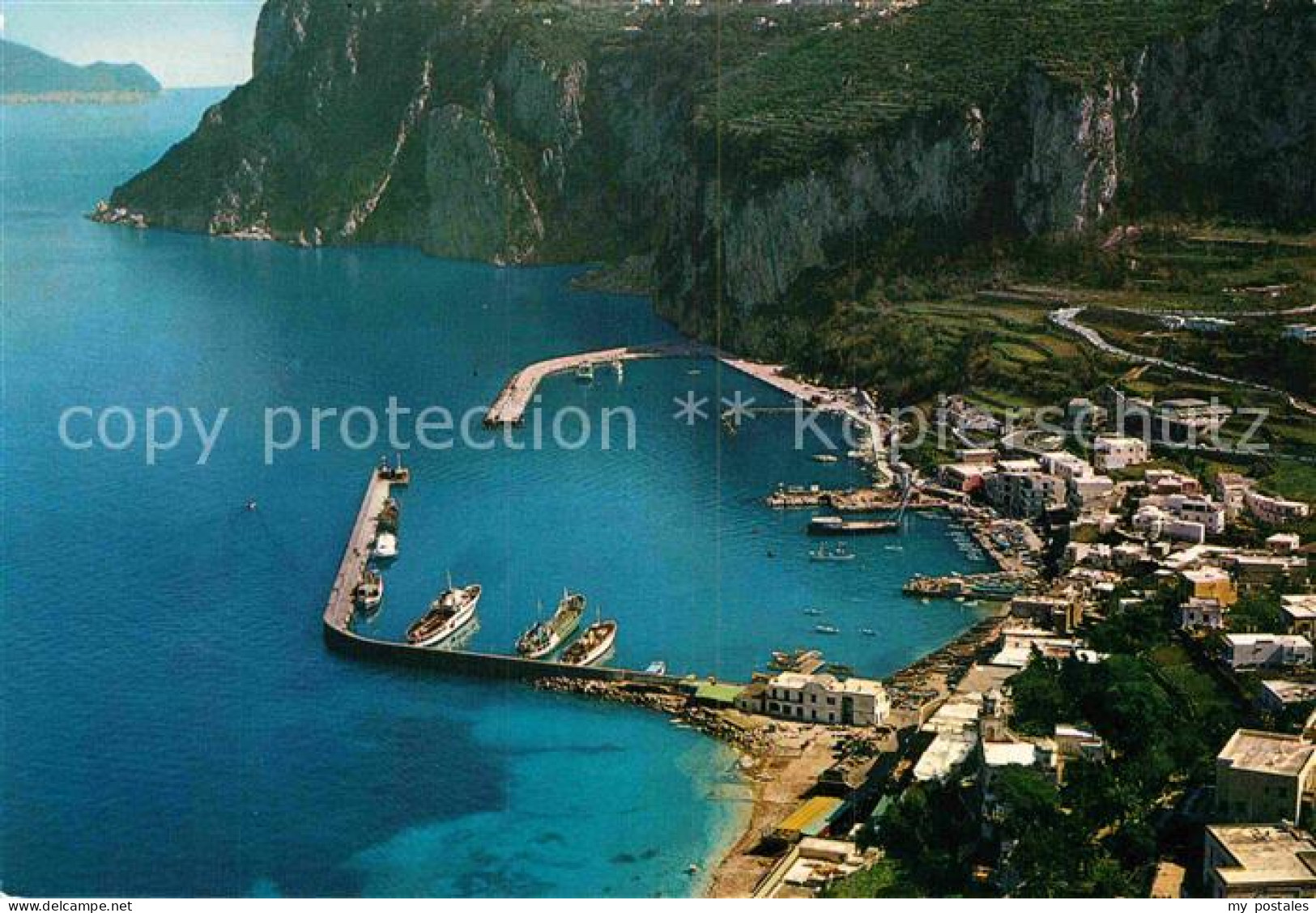 72738779 Capri Fliegeraufnahme Hafen Capri - Autres & Non Classés